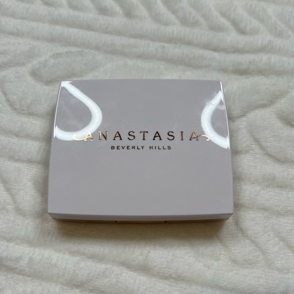 💗 Anastasia Beverly Hills - Iced‎ Out Highlighter